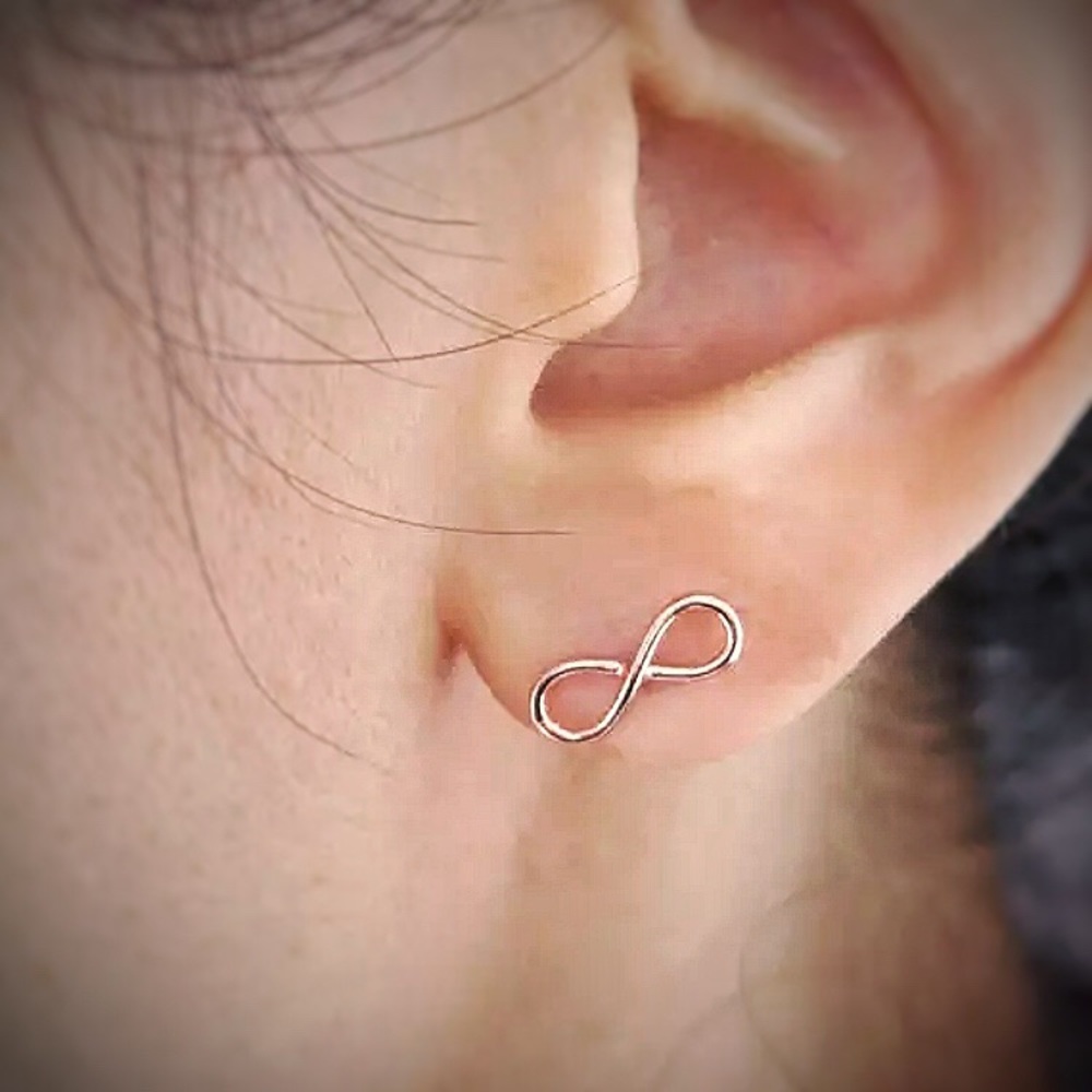 ⚜️[𝟯/$𝟭𝟴]⚜️Infinity Gold Simple Earrings NEW - Picture 2 of 8